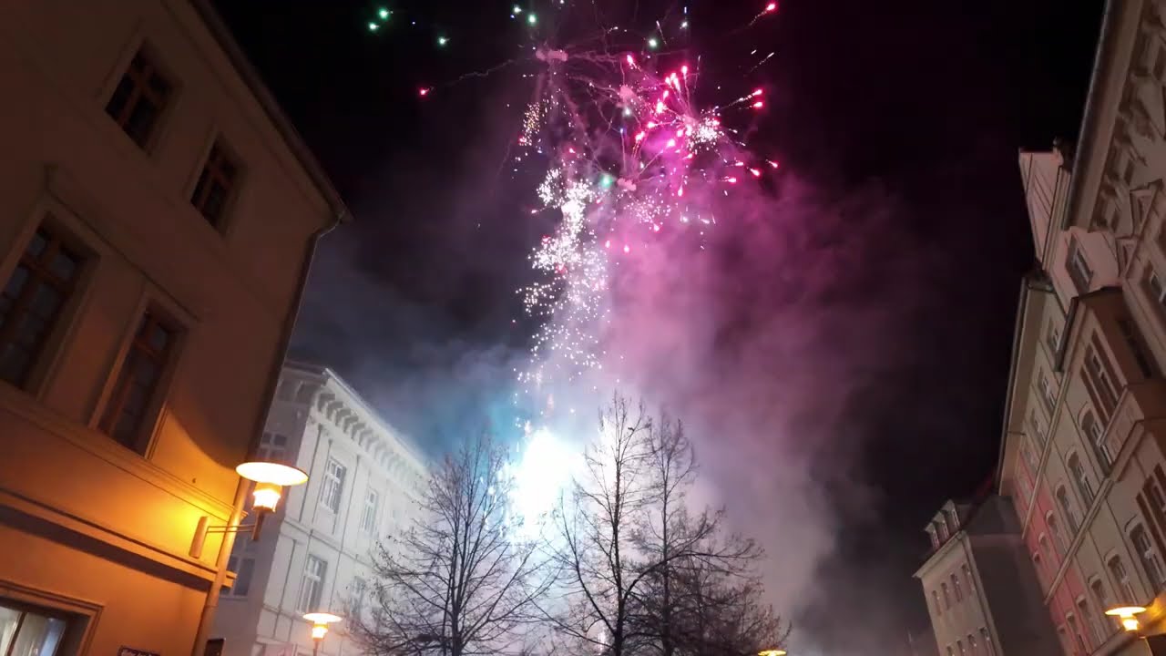 PYROROB MIT CHRIS ERÖFFNET WEINACHTSMARKT ASCHERSLEBEN