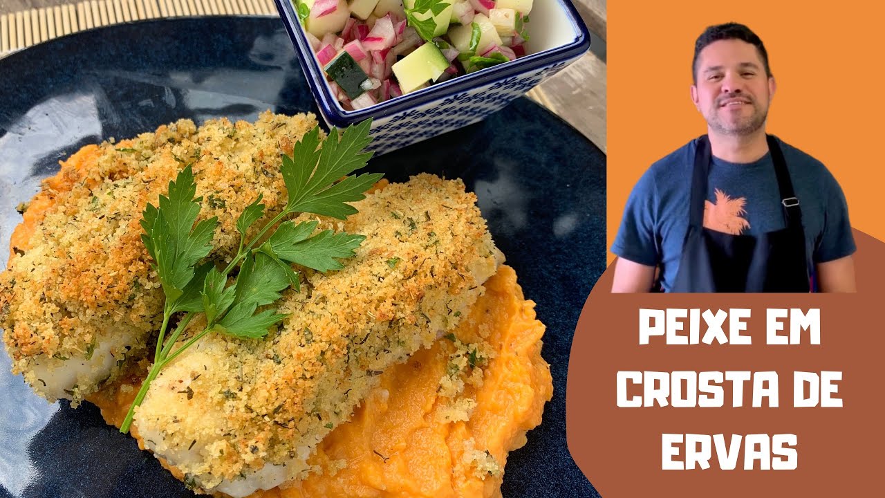 PEIXE EM CROSTA DE ERVAS, PURÊ DE BATATA DOCE E VINAGRETE DE ABOBRINHA