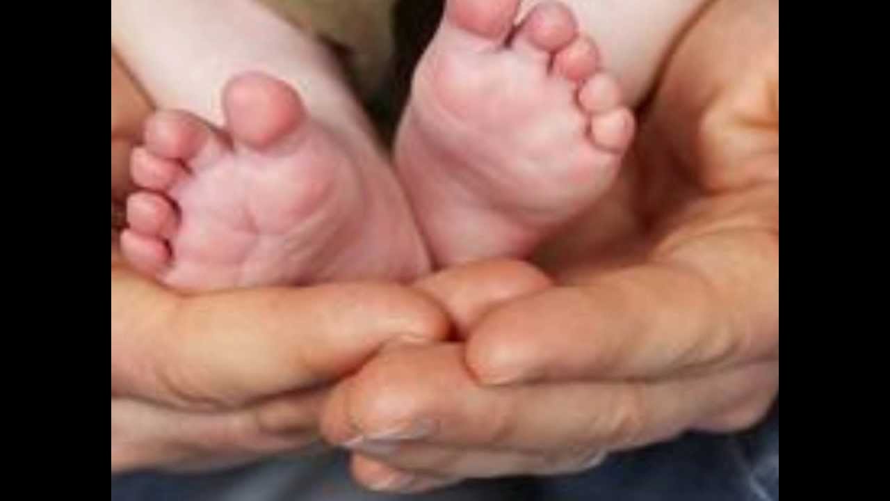 Piececitos de niño.- Poema de Gabriela Mistral-Interpreta: Charo Cofré