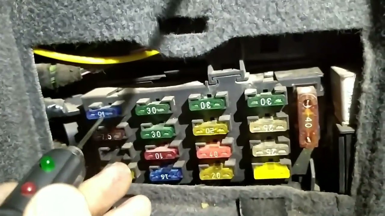 Mercedes W140 Не работает центральный замок. Автоэлектрик Казахстан.