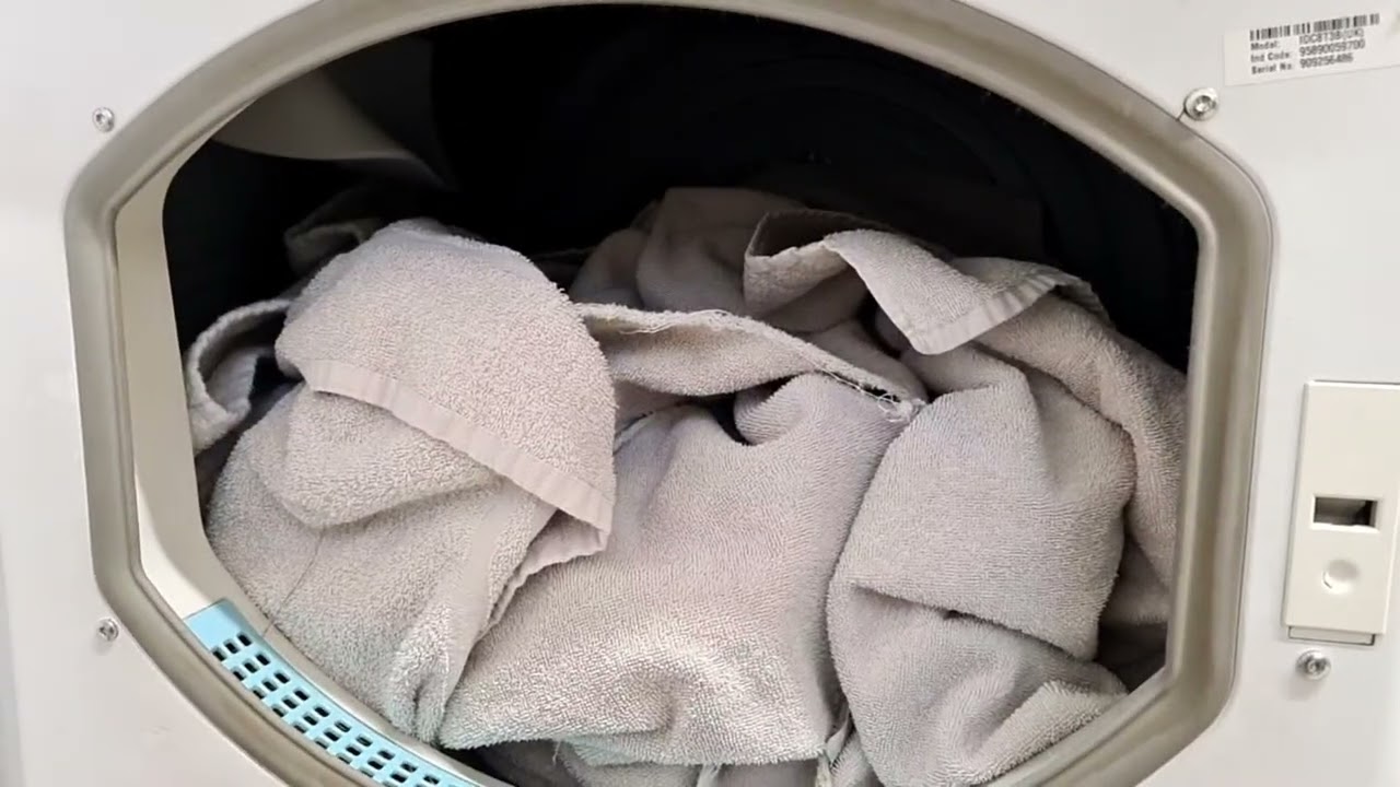 Highlight 3:03:43 – 3:08:43 from Indesit IDC8T3 8KG Condenser Tumble Dryer Full Cycle