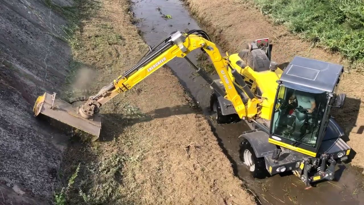 Manutenzione Canale In Condizioni Estreme Energreen e 2X Deutz-Fahr