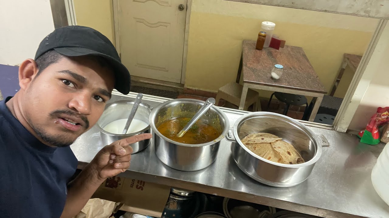Aaj PG Main Aaloo Matar Ka Sabji And chapati Bana Diya.🤪 || Bengaluru PG || #vlog 