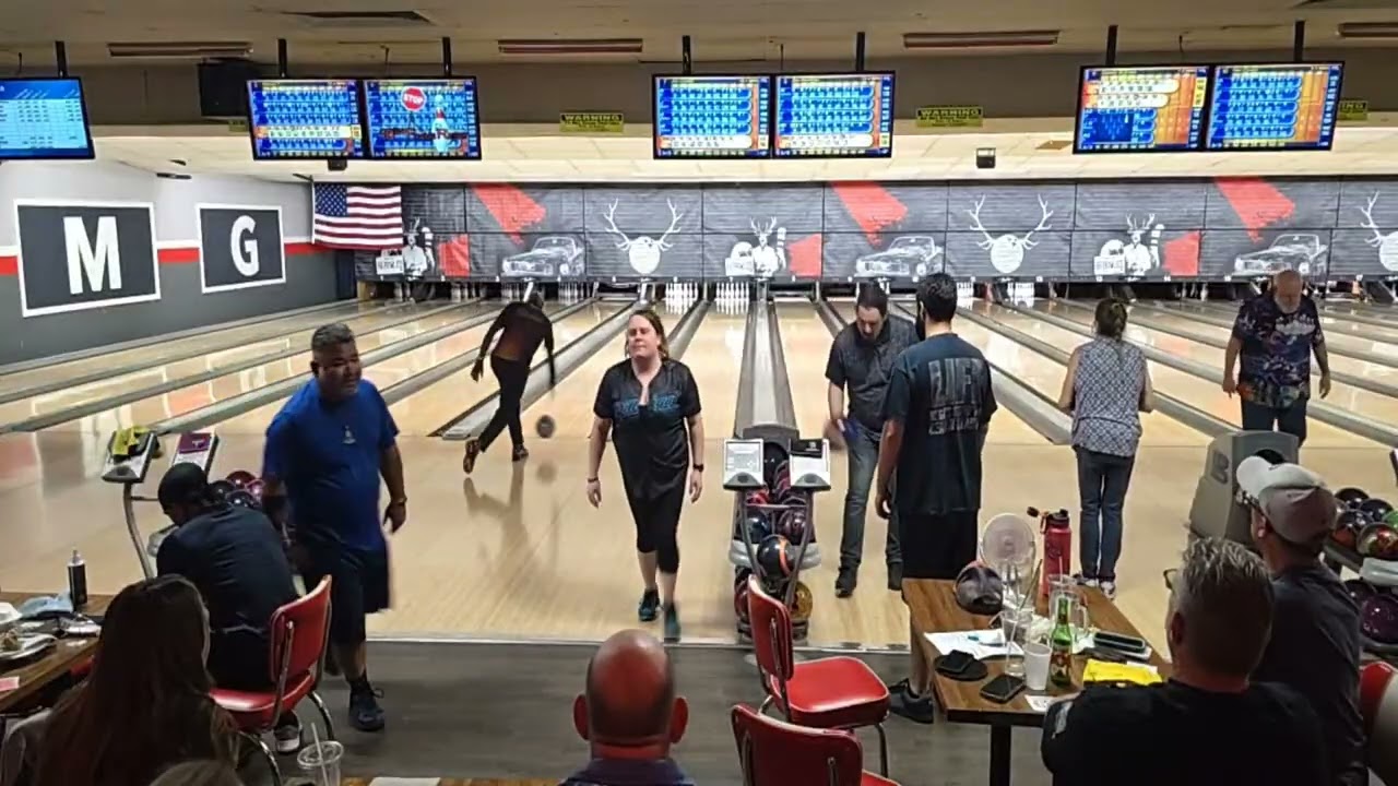 Highlight 3:23:49 - 3:28:49 from Tuesday Crazy 8's DILLIGAF vs Split Personalities #bowling