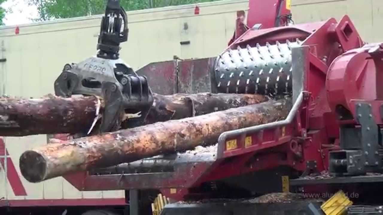 550 HP Wood Shredder at work