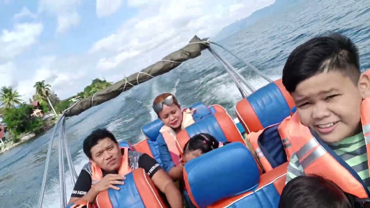 Speed boat race Samosir Cottage 
