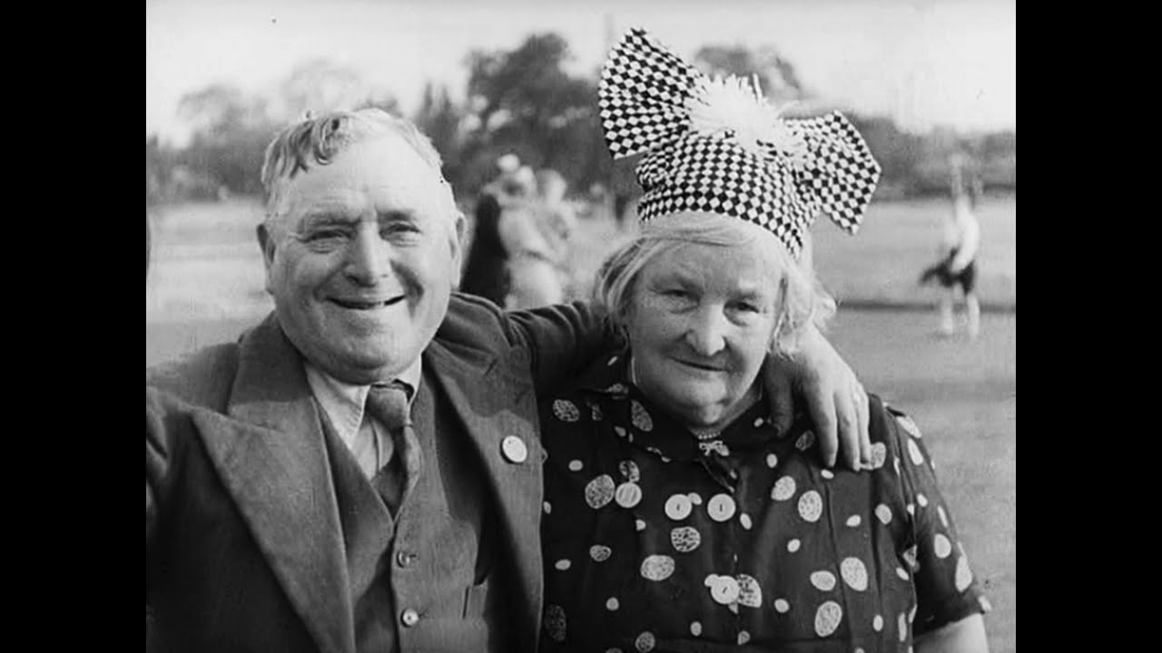 Old Age Pensioners' Seaside Outing to Southend (1938)