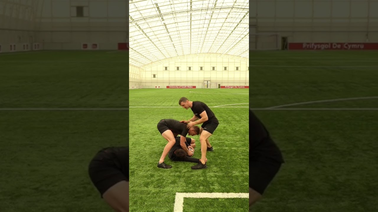 😱🤯The Rugby Croc Roll??  How to Clean out a strong Jackler with Sam Warburton and SW7