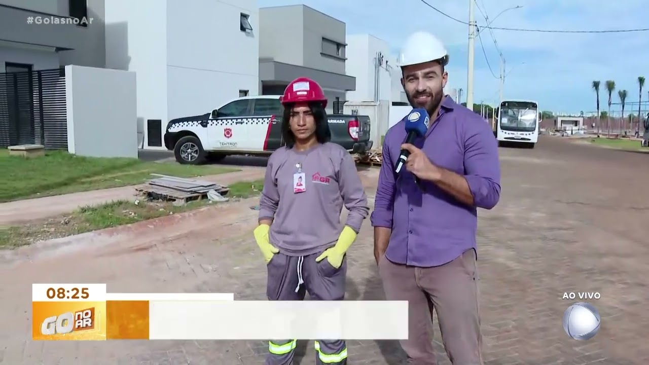 Café coma Record: Divino toma café com a mulherada