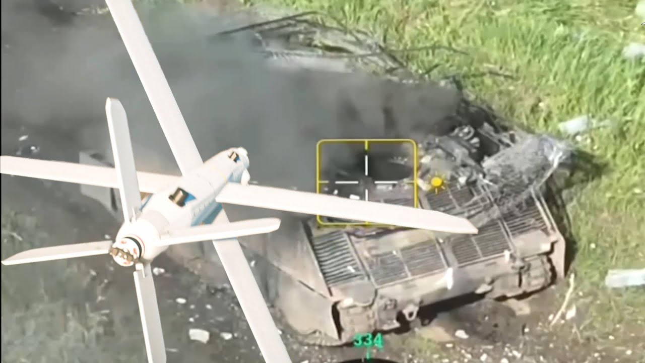 Удары дрона Ланцет-51 в БТР Pbv-302 и M113 Украины