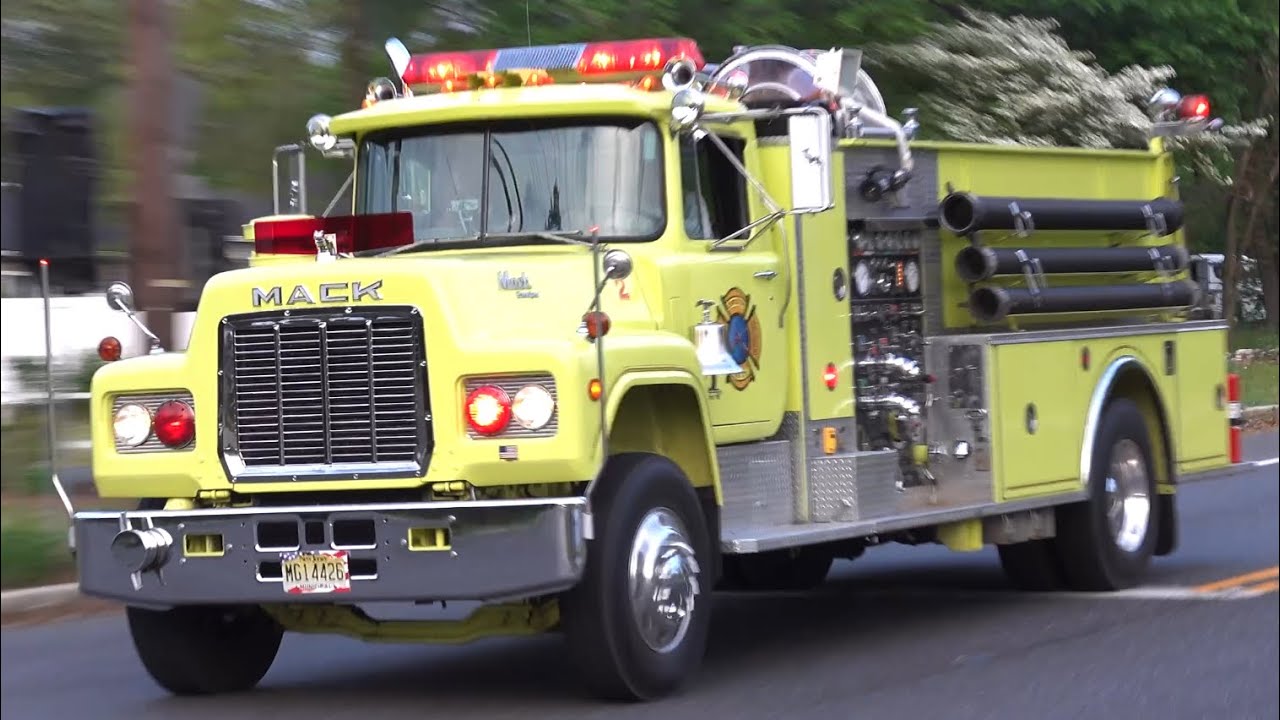 Centerton Fire Company ANTIQUE Engine 232 Responding 