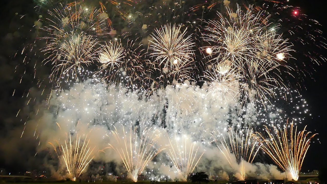【左岸】2018長岡花火「この空の花」8月3日マルゴー　　　The fireworks event most famous in Japan