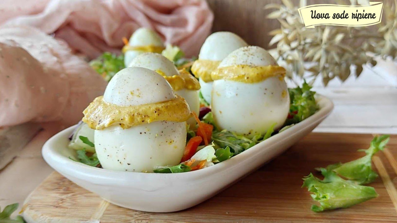 Antipasti di Pasqua uova sode ripiene con tonno