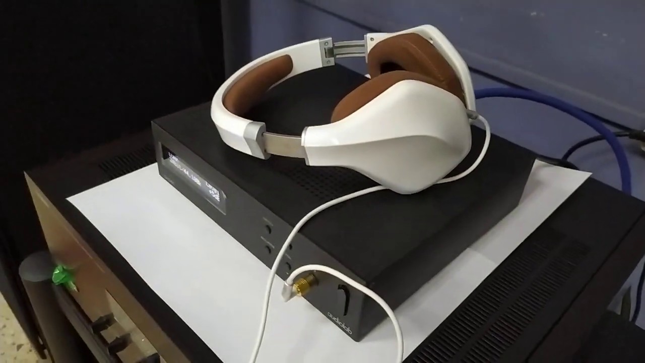 audiolab q-dac с наушниками Magnat LZR 980
