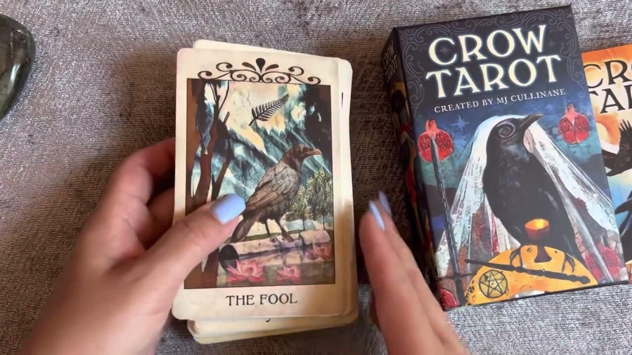 Crow Tarot / Flip Through