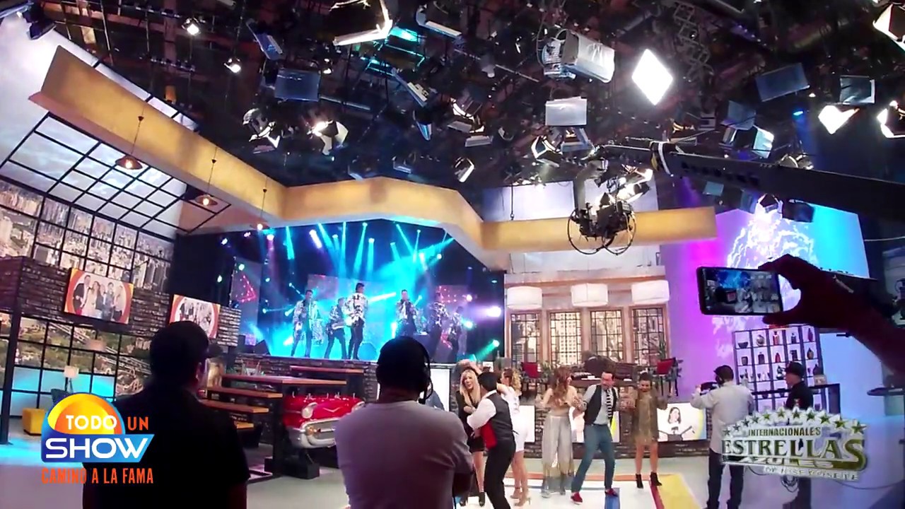 ESTRELLAS AZULES EN TODO UN SHOW TV AZTECA