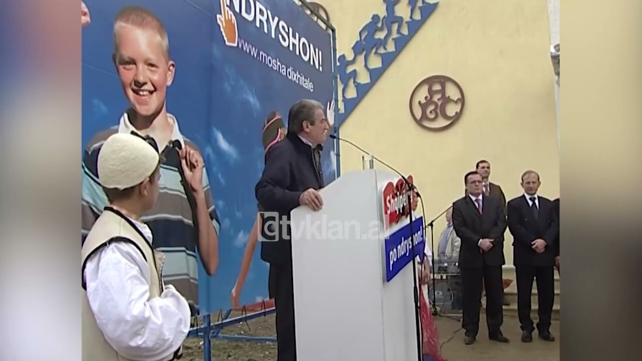 Kryeministri Berisha në Stropckë të Pogradecit, inauguron shkollën “Demokracia”-(29 Nëntor 2009)