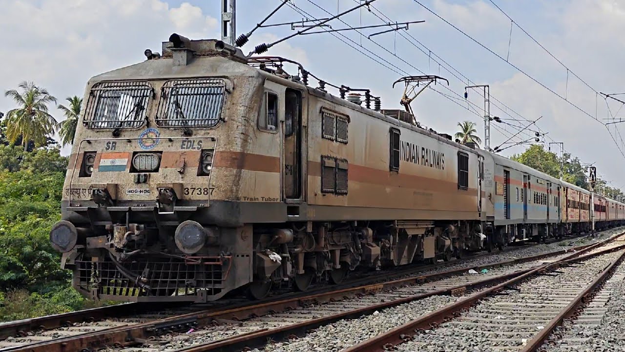 4 IN 1 Single Line Traffic | Vande Bharat, Trichy Passenger, Navyug Express, Salem MEMU | 4K