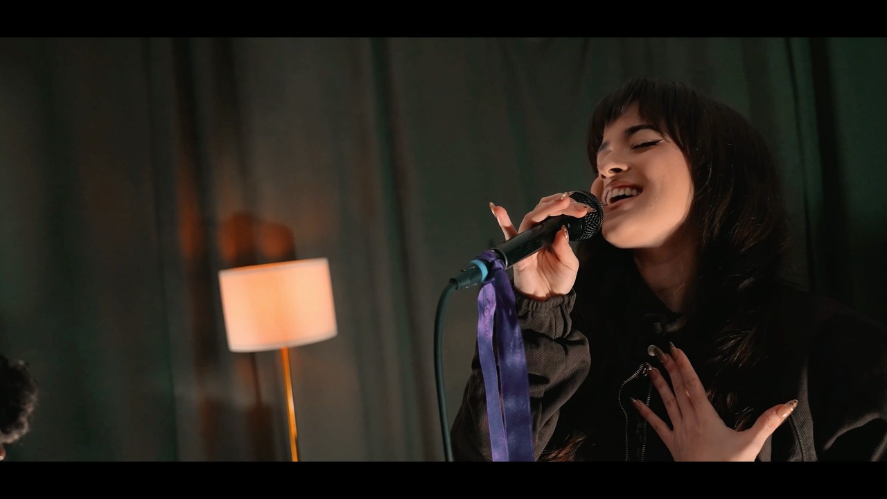 Fi+Channel : Melis Fis - Sezen Aksu Şarkıları Live Session 8 Mart Özel #melisfis