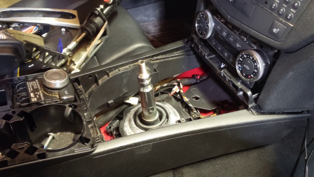 Mercedes W204 C-Class Entire Center Console Armrest Removal
