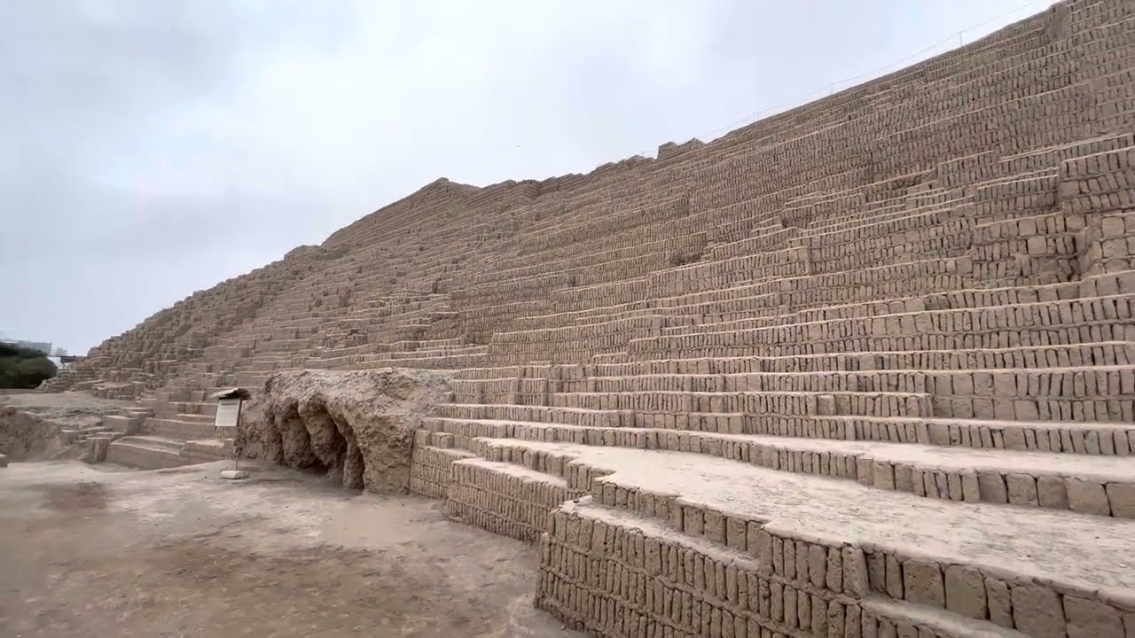 Huaca PUCLLANA- Bricked ADOBE PYRAMID (Miraflores, Lima, Per&uacute; 🇵🇪)
