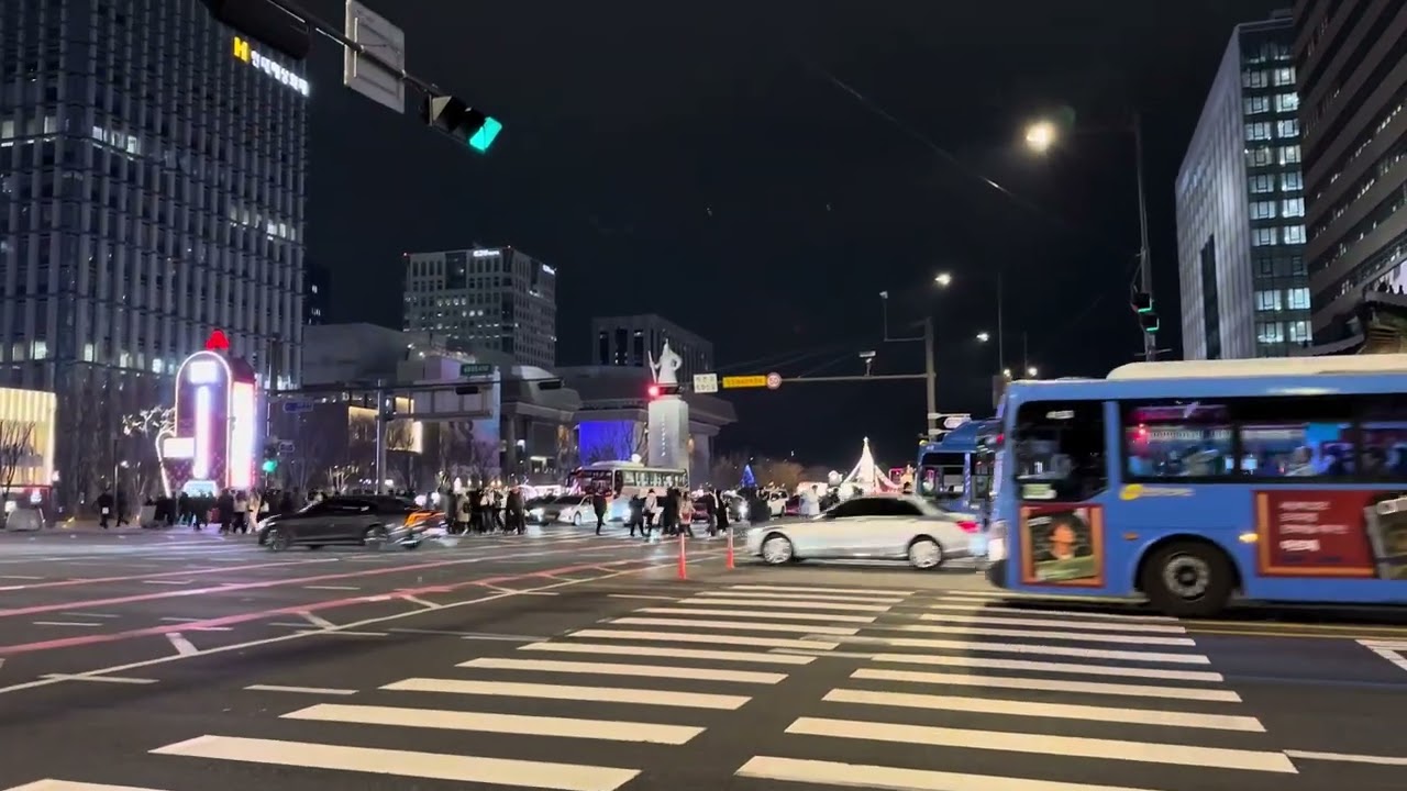 Gwanghwamun Intersection at Night 광화문 사거리 밤풍경