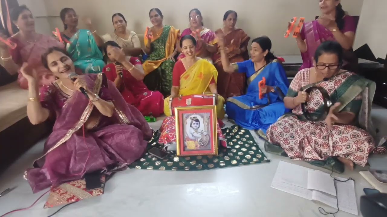 ભજન નીચે લખ્યું છે.હર્ષા પટેલ. મસ્ત  ભજન સાંભળીને ગમી જાય એવું છે.શ્રી સખીભજન મંડળ.વડોદરા.