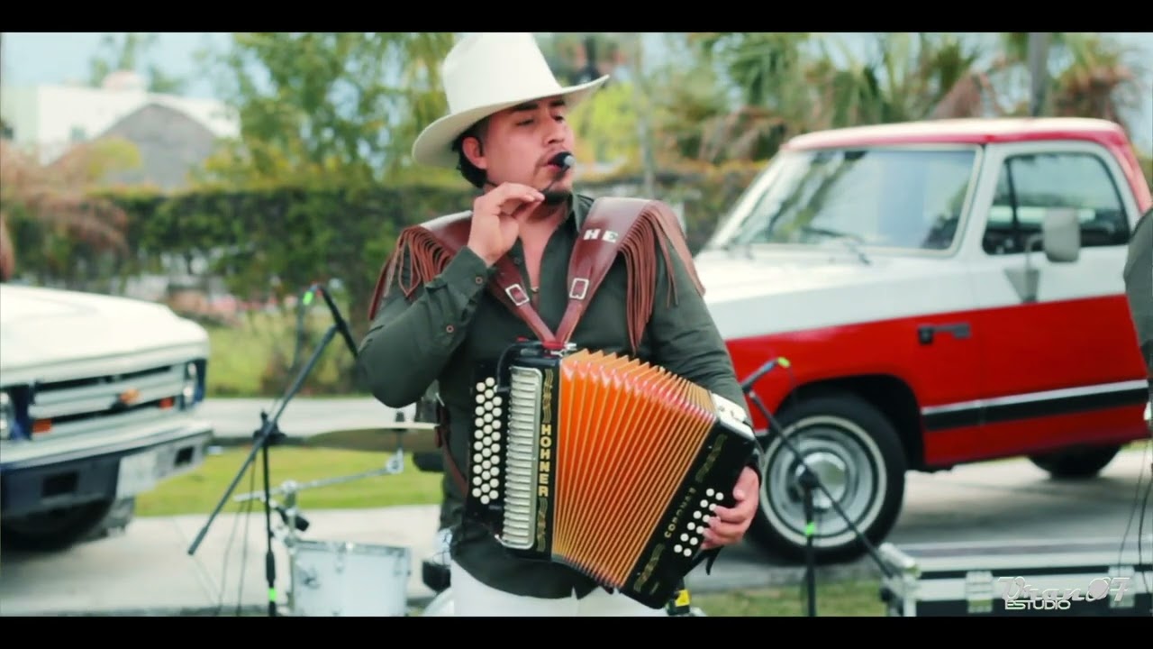 Artemio Peña Jr y El Trailer - Las Medias Negras (en vivo)