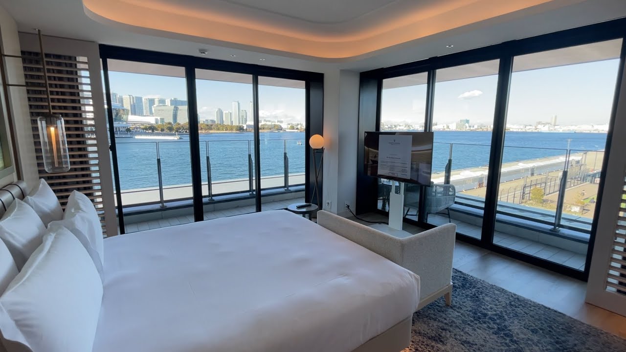 InterContinental Yokohama Pier 8 / Club Lounge (5F) / 1 Bedroom Corner Suite / Minato-Mirai 21