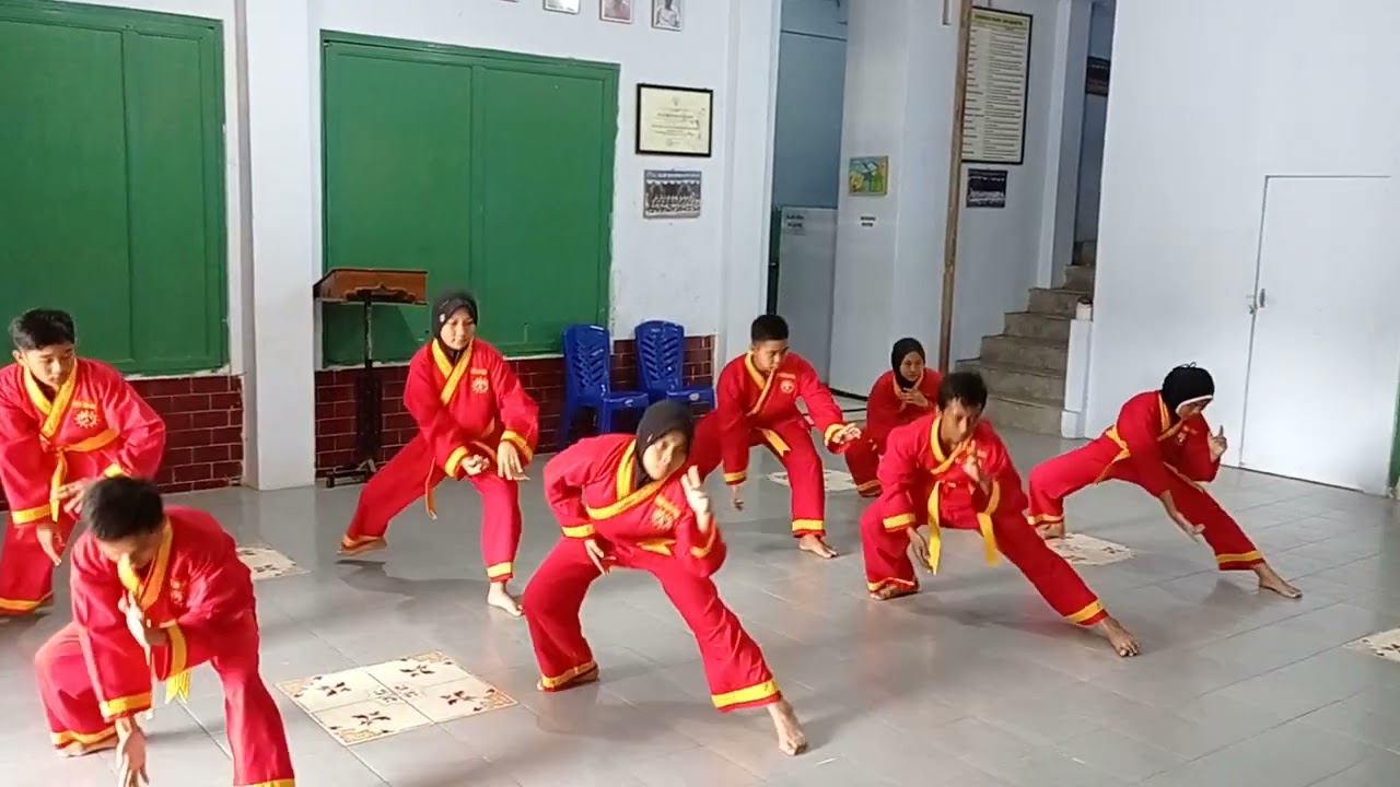 Latihan Salam Perguruan Tapak Suci