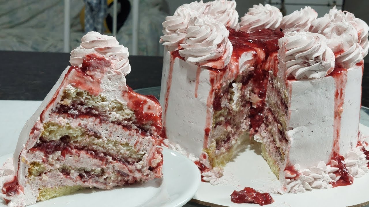 BOLO MOUSSE DE GELÉIA DE MORANGO