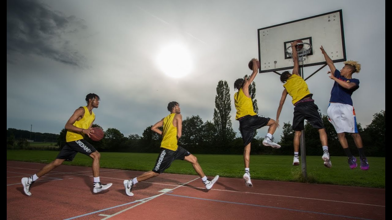 How to Shoot Multiple Flashes to Capture Motion in Sports Photography