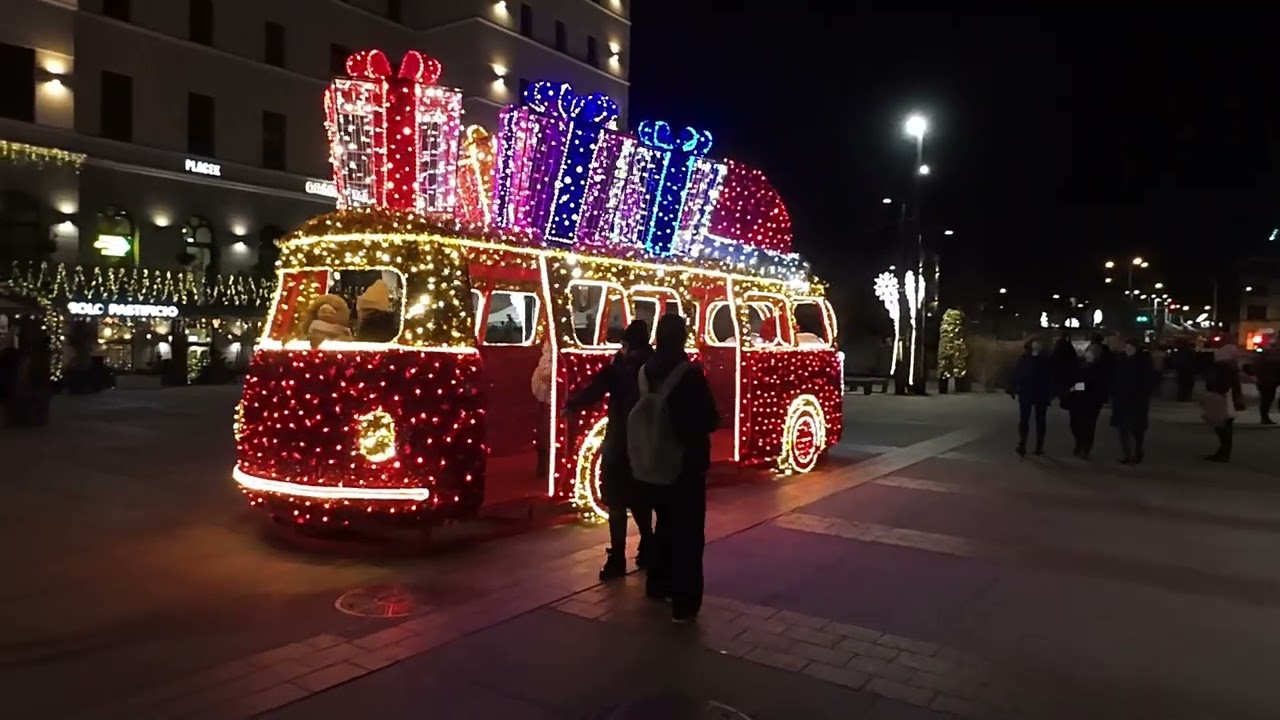 Katowice nocą i kiermasz świąteczny