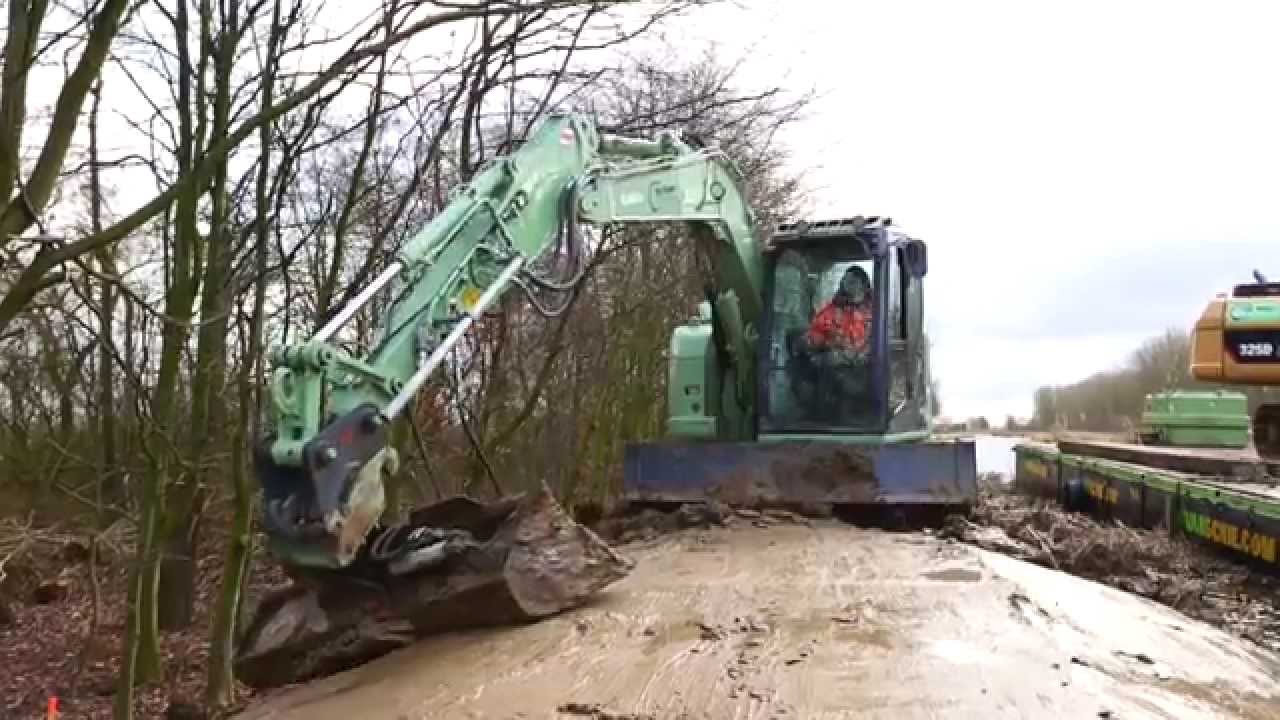 Kobelco SK75SR A. De Heer land en water