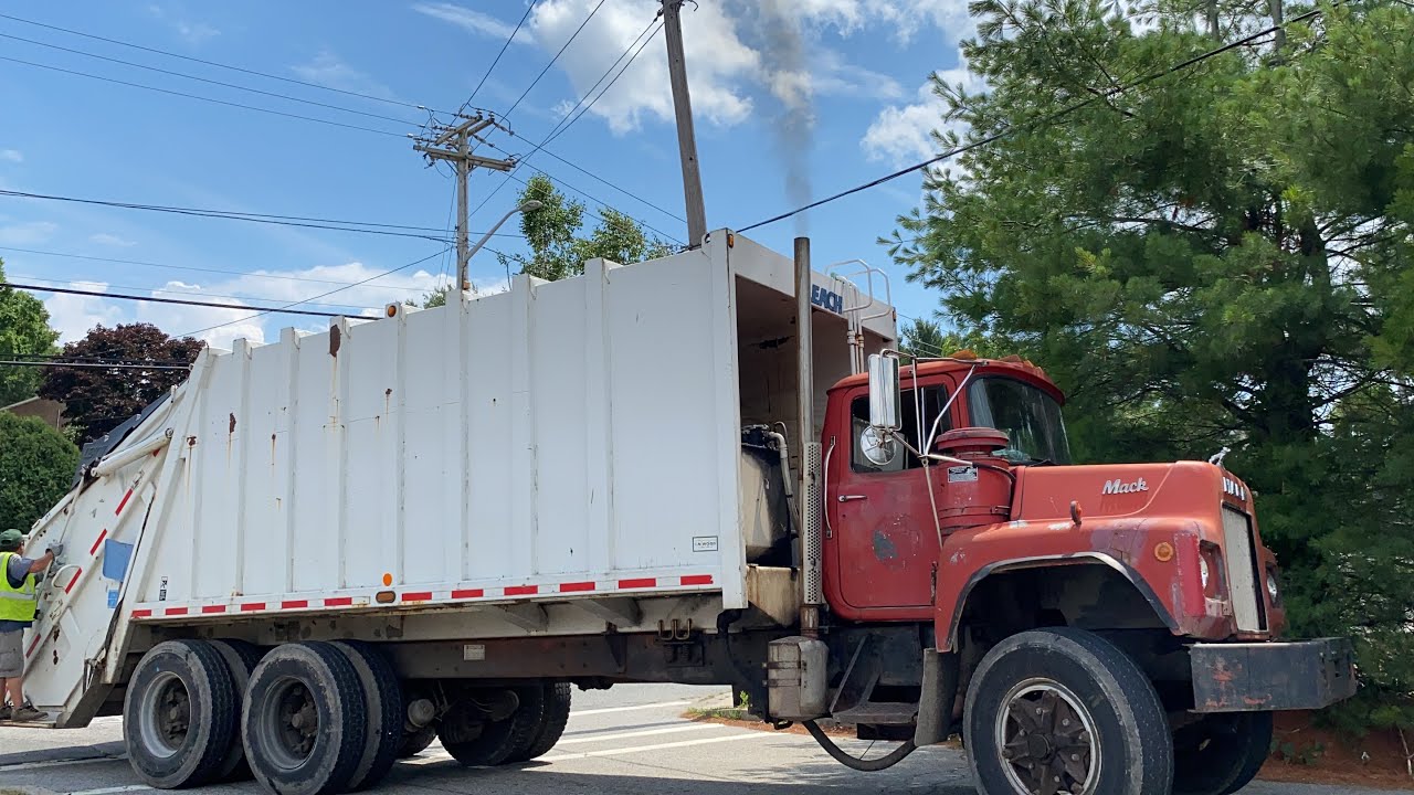 Old Mack Leach doing heavy trash