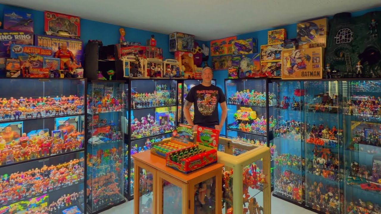 Это настоящая коллекция винтажных игрушек.