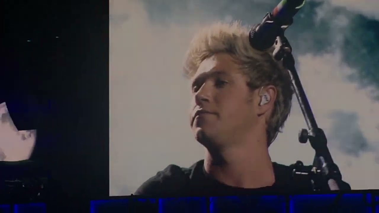 Night Changes - One Direction | BC Place, Vancouver | OTRAT 2015 @onedirectionchannel