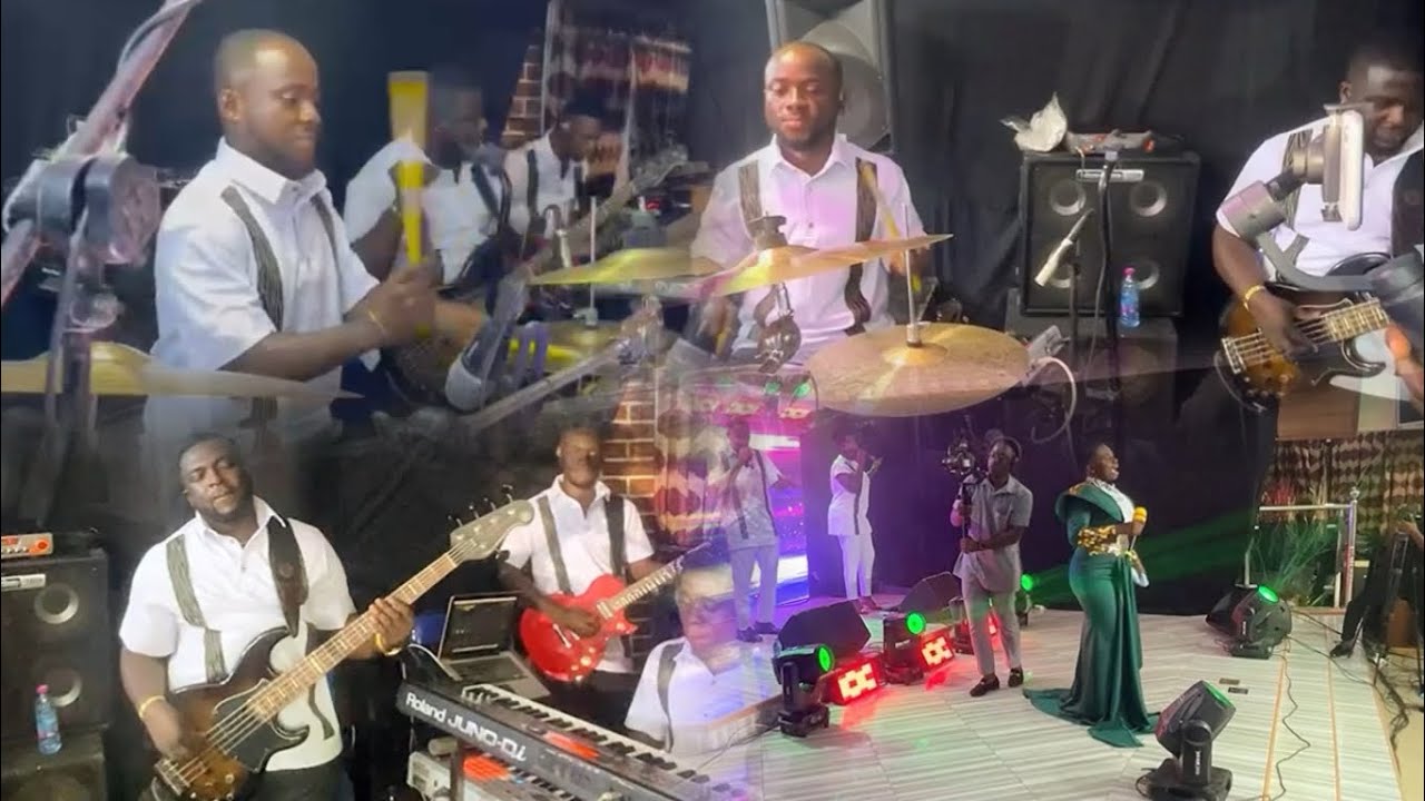 Hot🔥Ghanaian Praise Jam|Emma on Bass|Kofi Emma🥁|Awesome Grooves.Wait till the end🎧great Sounds🎼