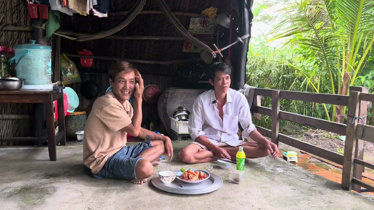 Tôm Càng Xanh Ram Mặn Lai Rai Trời Mưa.
