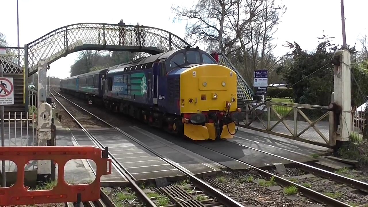 Brundall Station 5/4/16 Series 25 Episode 2