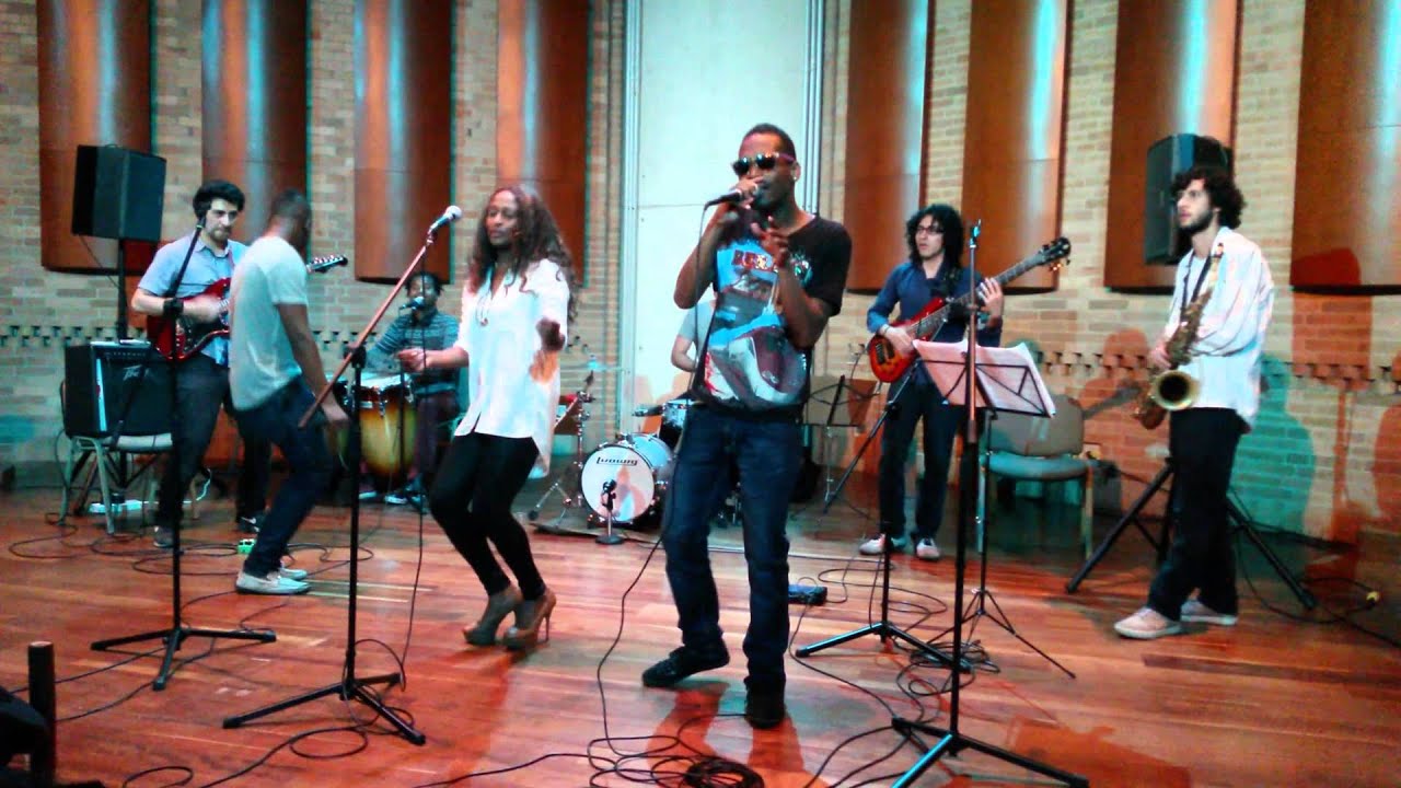 Afrotumbao - La distancia (live) Presentaci&oacute;n en vivo