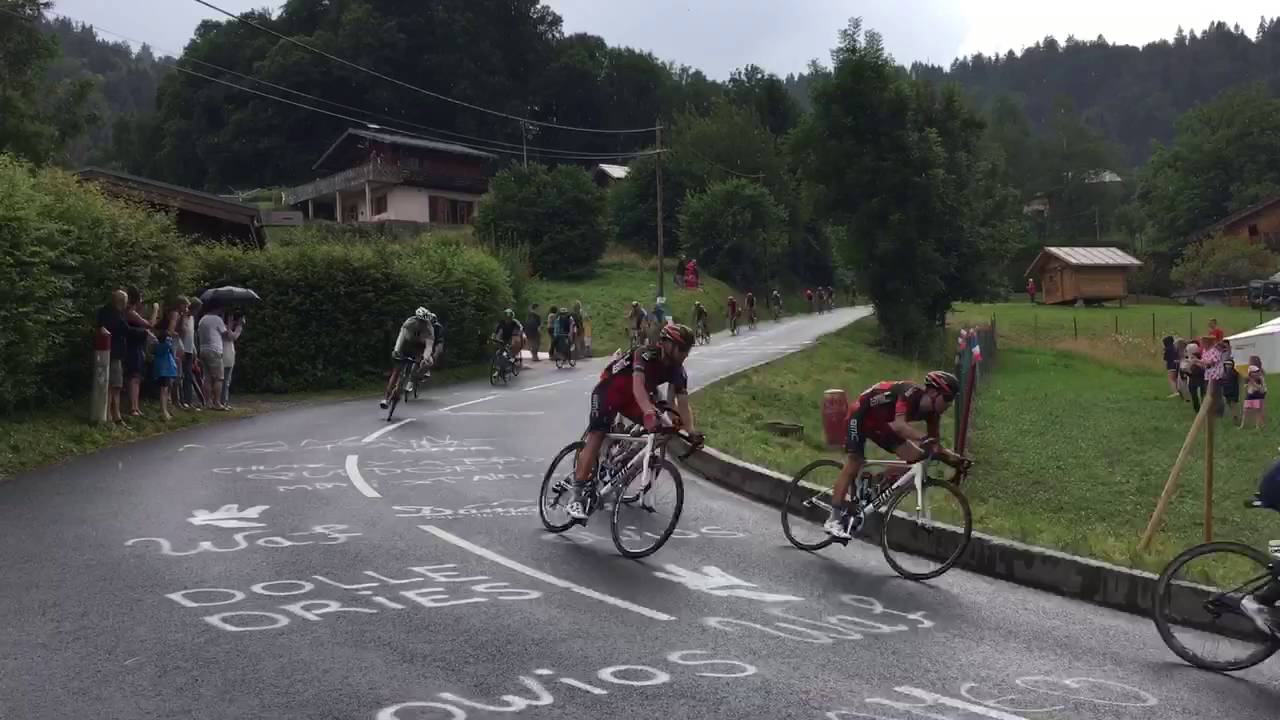 Nairo Quintana slide and Daniel Navarro crash