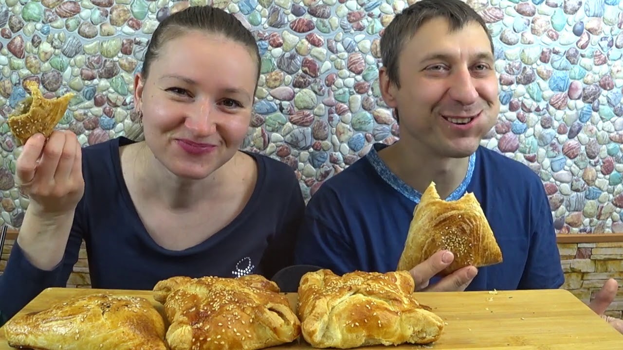 МУКБАНГ САМСА С ГОВЯДИНОЙ И СЛОЙКИ С КУРИЦЕЙ | MUKBANG SAMSA WITH BEEF AND CHICKEN PUFFS #мукбанг