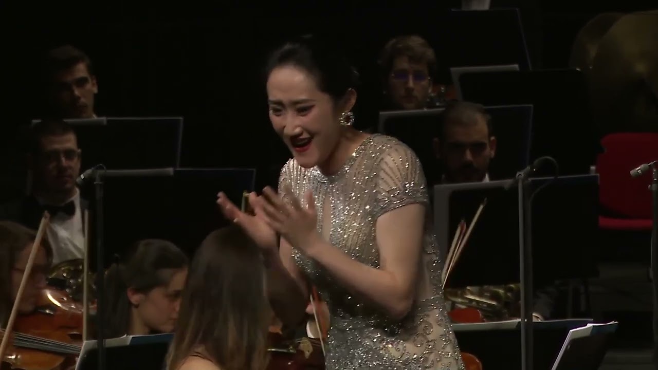 Fan Zhou-È strano…sempre libera…