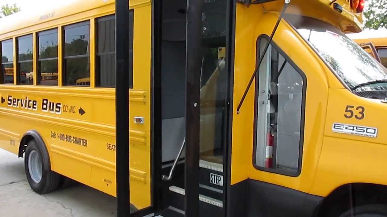 9500 долларов США — школьный автобус Ford E450 2006 года выпуска продаётся в Нью-Йорке. Дизель. В...