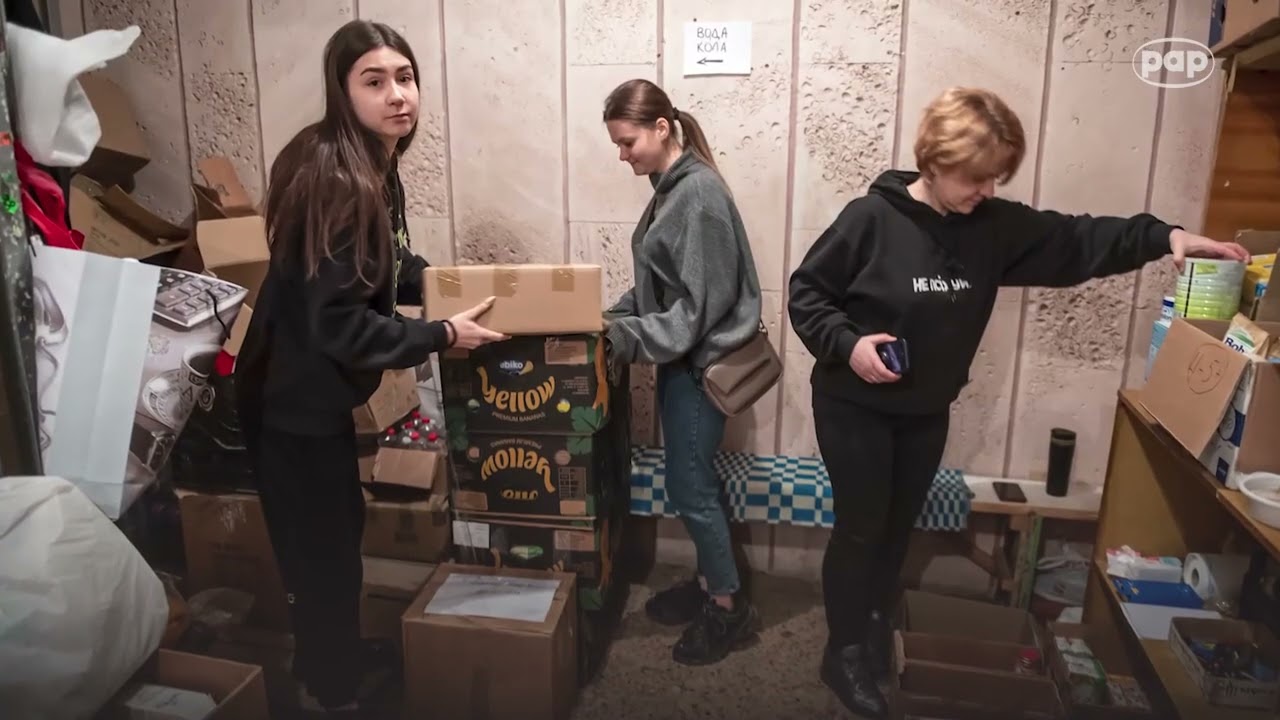Wolontariusze niosą pomoc humanitarną we Lwowie
