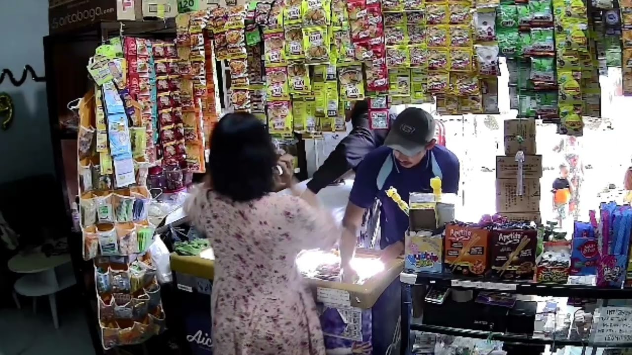 Ketika Warungku ke datengan seles Es Cream 