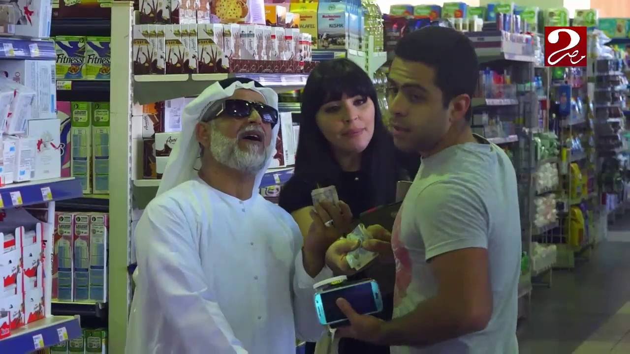 الصدمة | شاهد كيف تعامل المصريين و بعض الجنسيات الأخري مع موقف سرقة في الإمارات