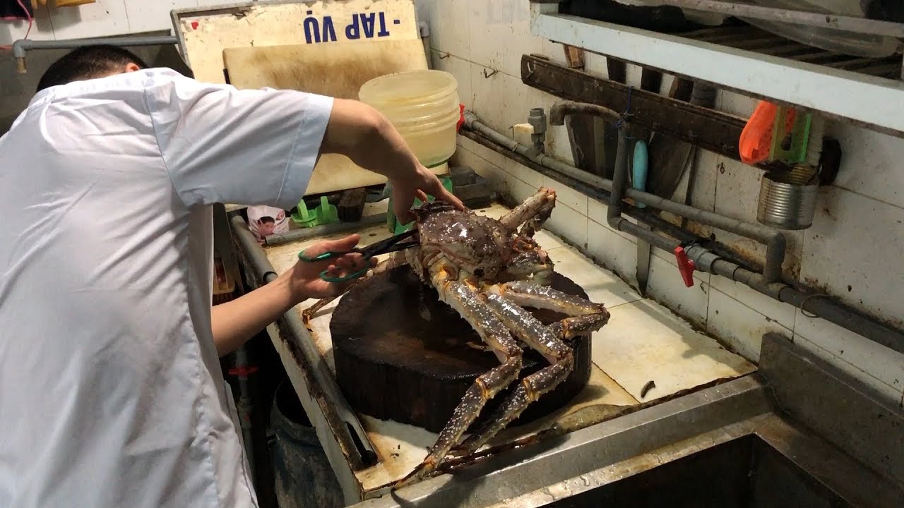 THE BIGGEST ALASKAN KING CRAB ever cooked in Vietnam - Seafood street food in Vietnam