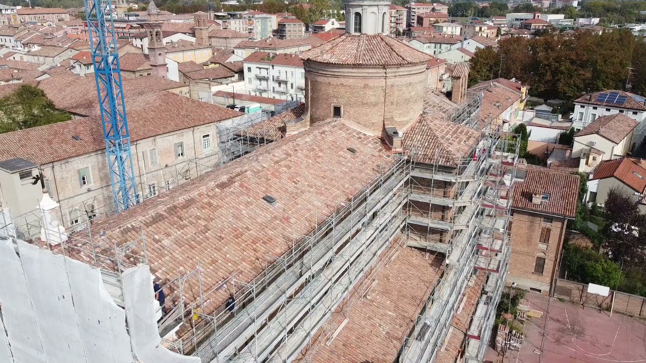 Risplende il Santuario